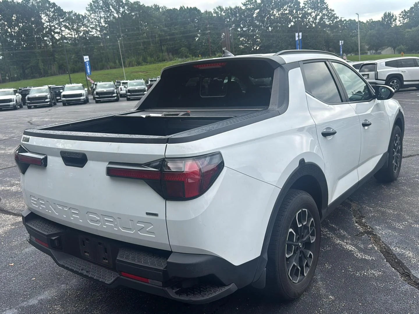 Used 2023 Atlas White Hyundai SEL image 3