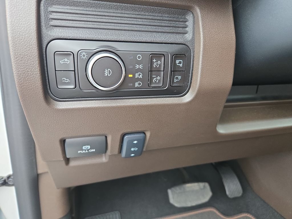 New 2026 Star White Metallic Tri-Coat Ford F-250® King Ranch® image 16