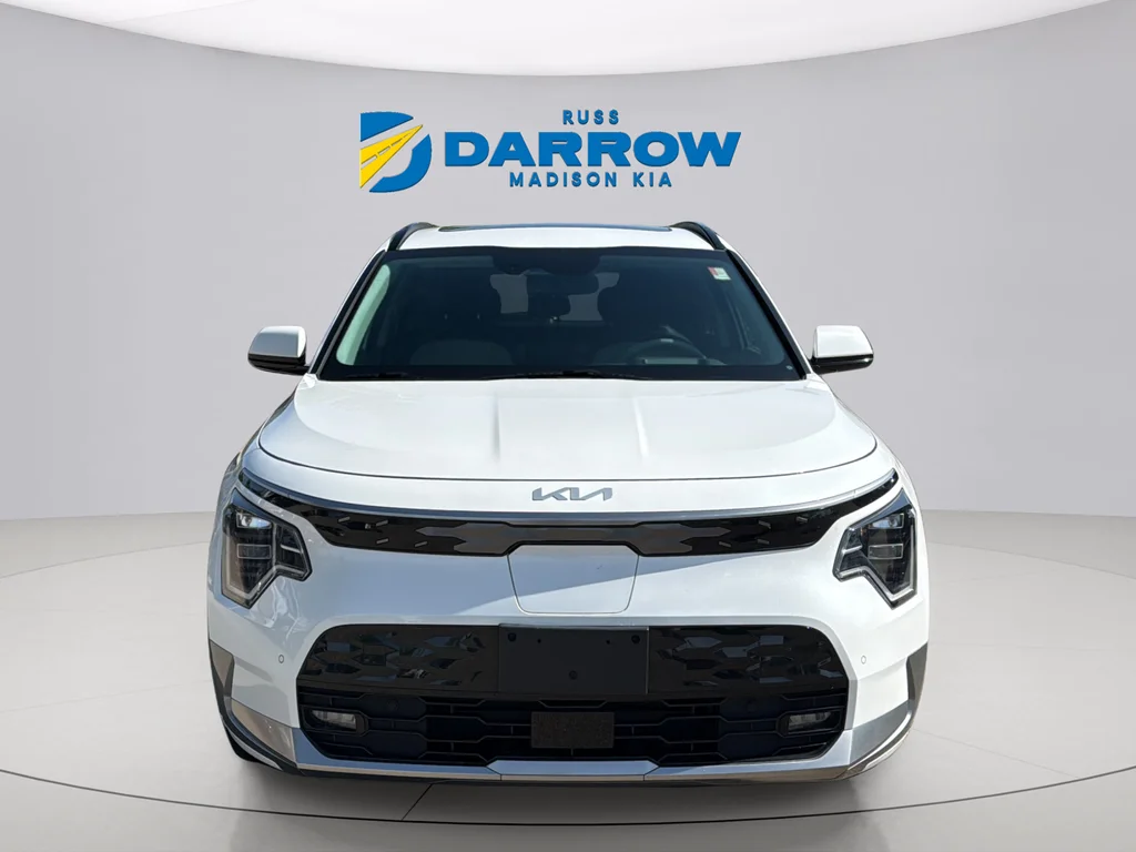 Used 2023 Snow White Pearl Kia Wave image 8