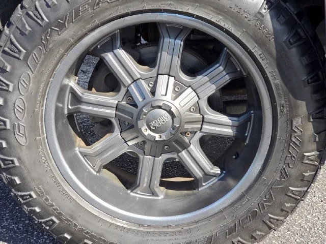 Used 2017 ONYX BLACK GMC SLT image 16