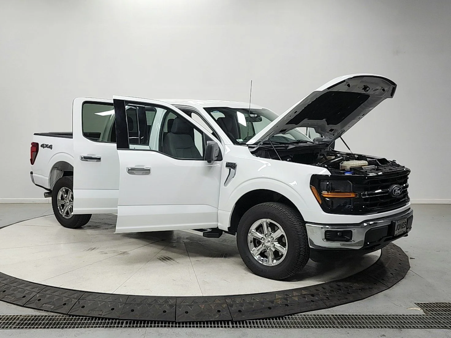 Used 2024 White Ford XLT image 9