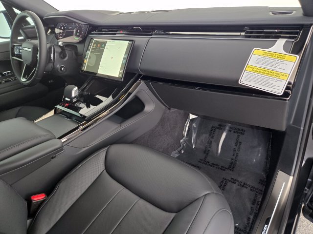 New 2026 Santorini Black Land Rover Dynamic SE image 18