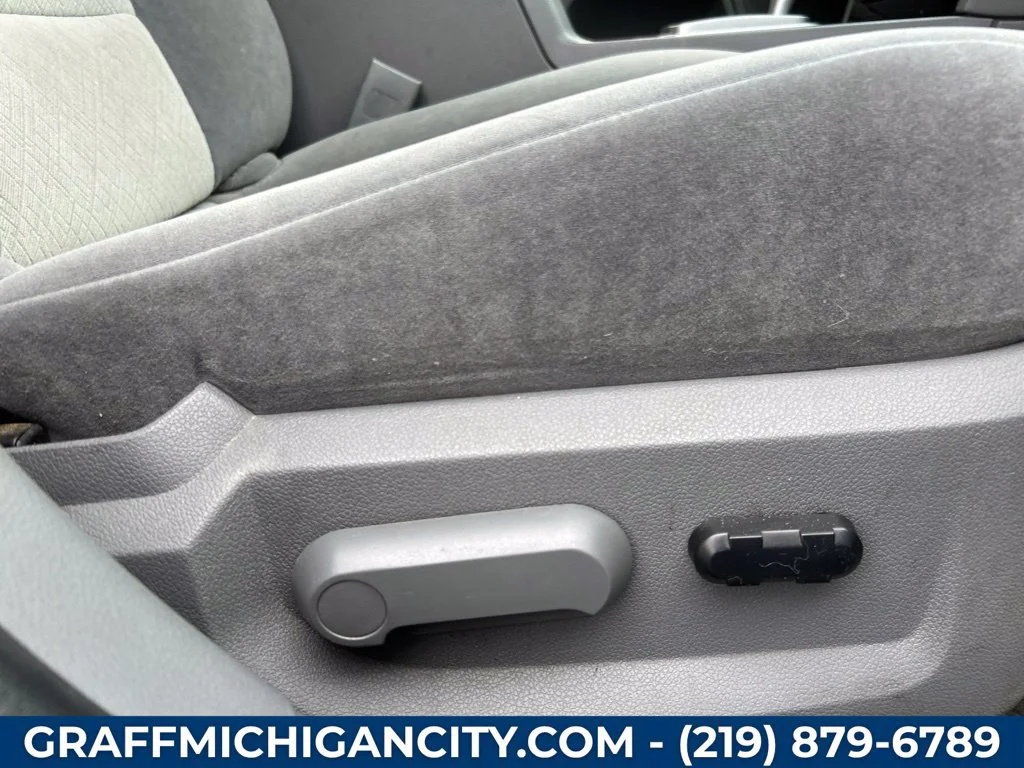 Used 2007  Mercury Base image 27