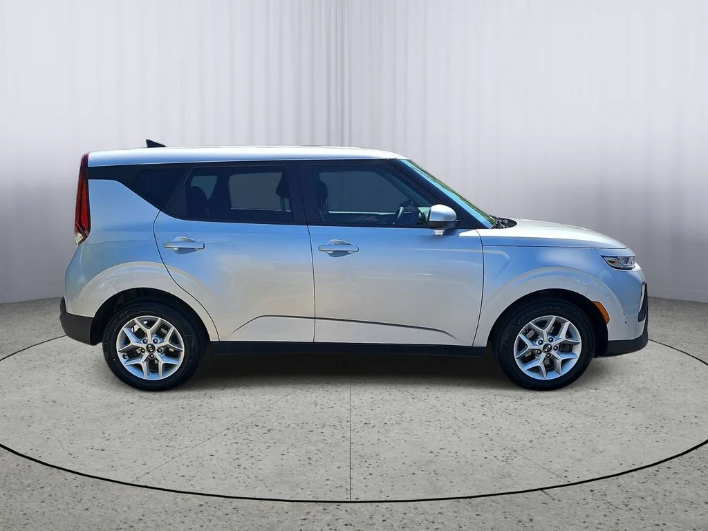 Used 2020 Silver Kia S image 2