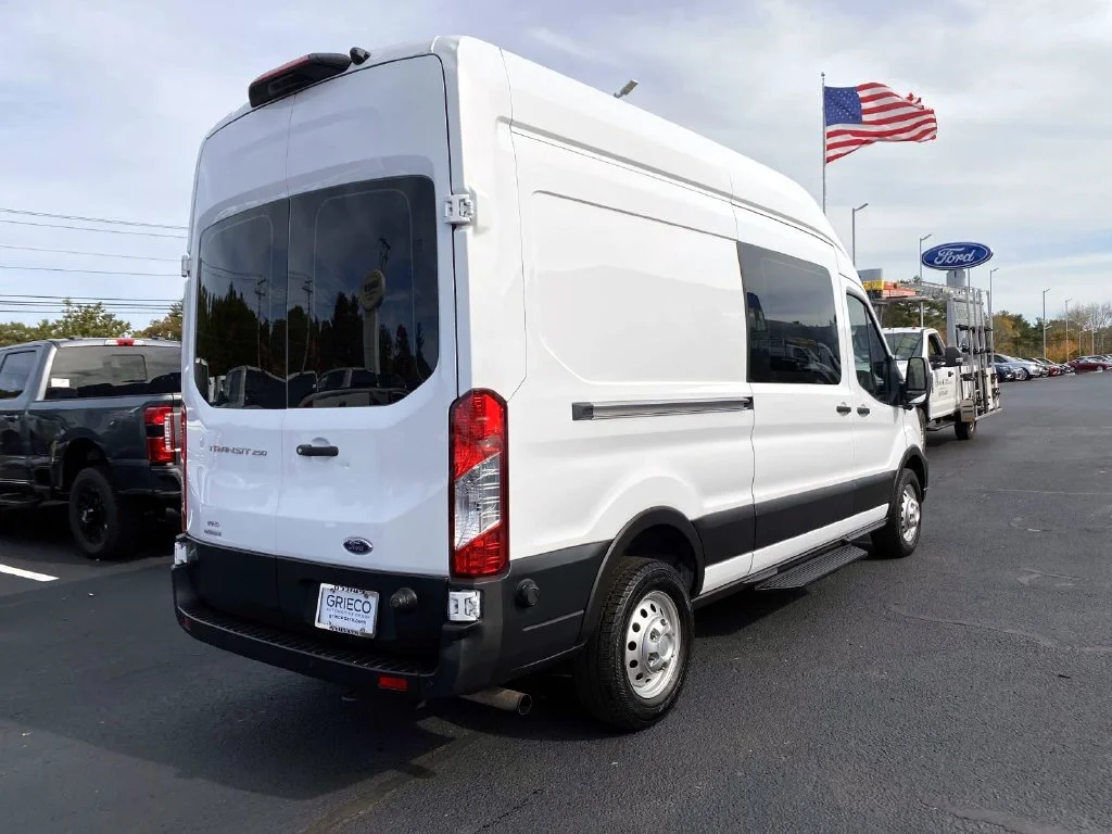 Used 2023 Oxford White Ford  image 3