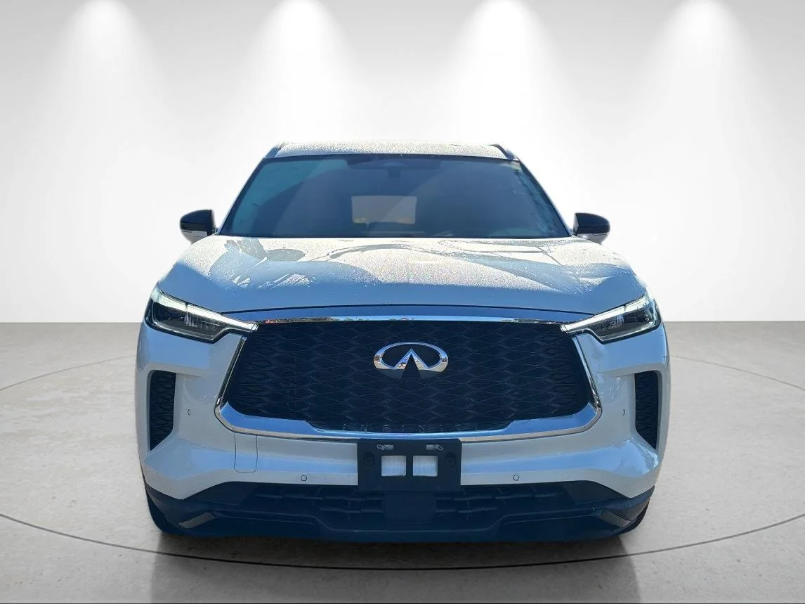 Certified Used 2023 Majestic White INFINITI LUXE image 8