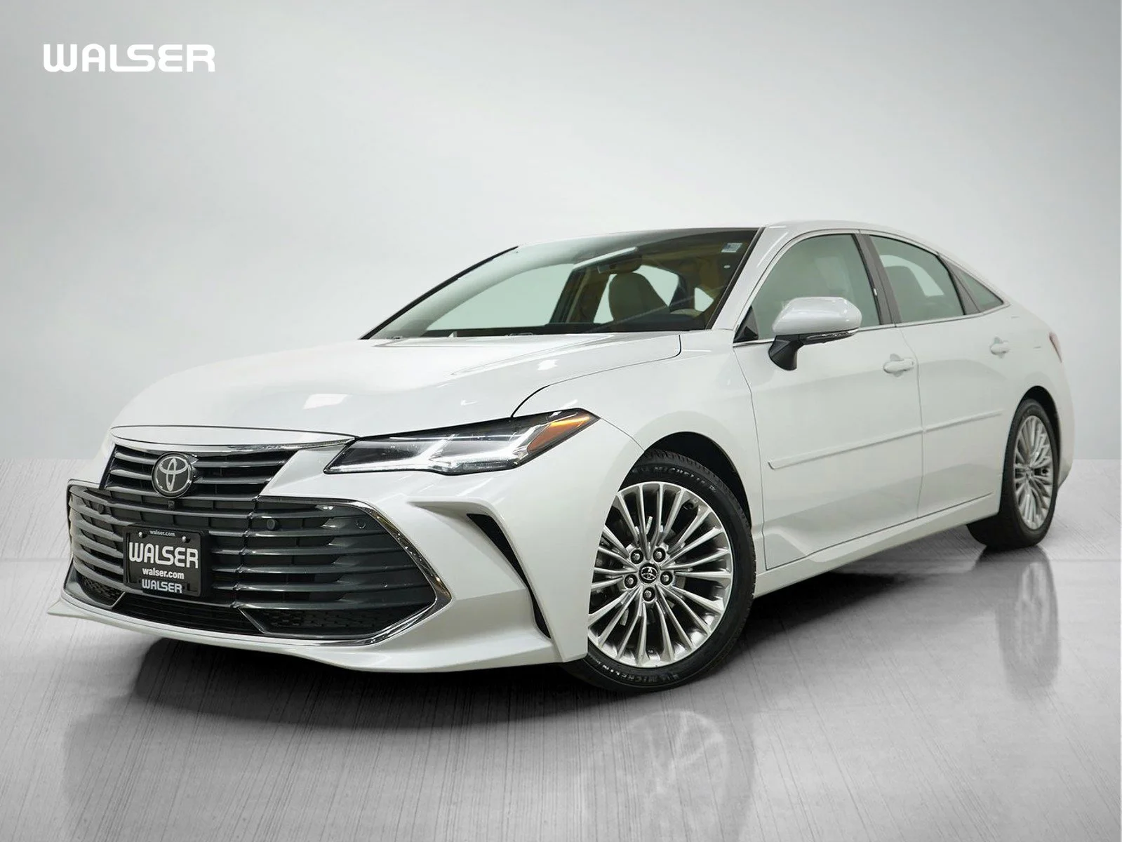 2020 Toyota Avalon Limited's photo