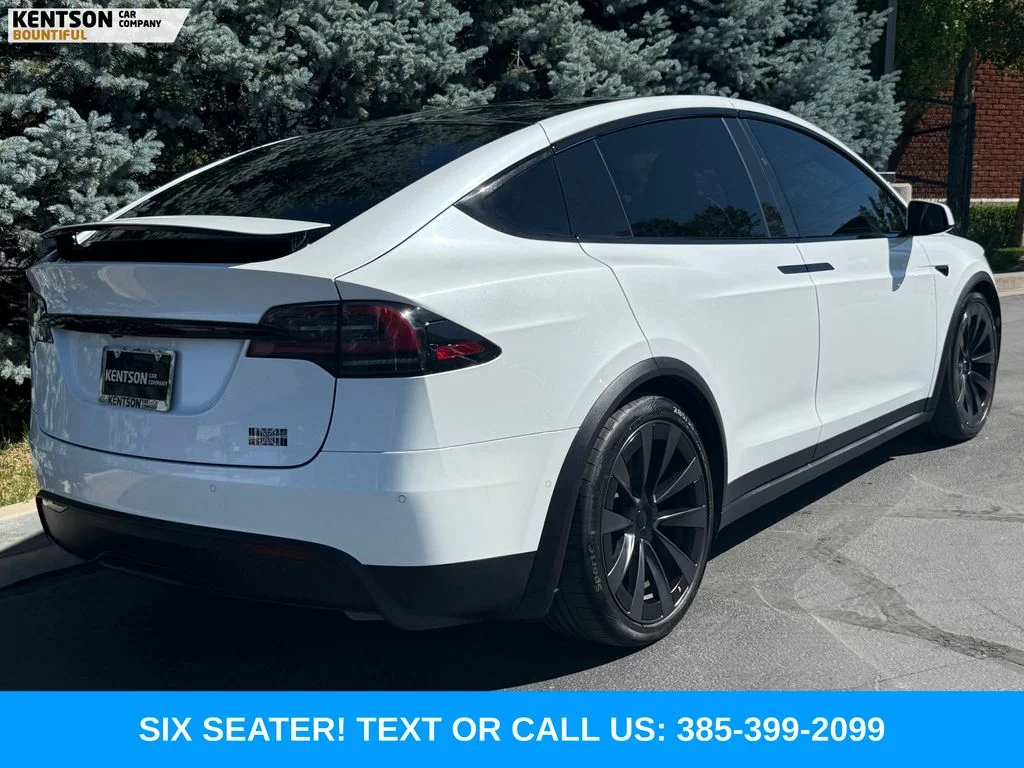 Used 2022 White Tesla Plaid image 9