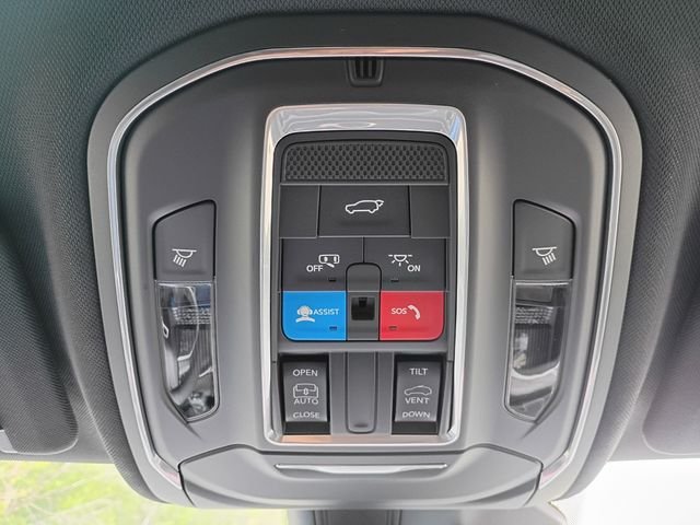 New 2026 Silver Zynith Exterior Paint Jeep Laredo Altitude image 18