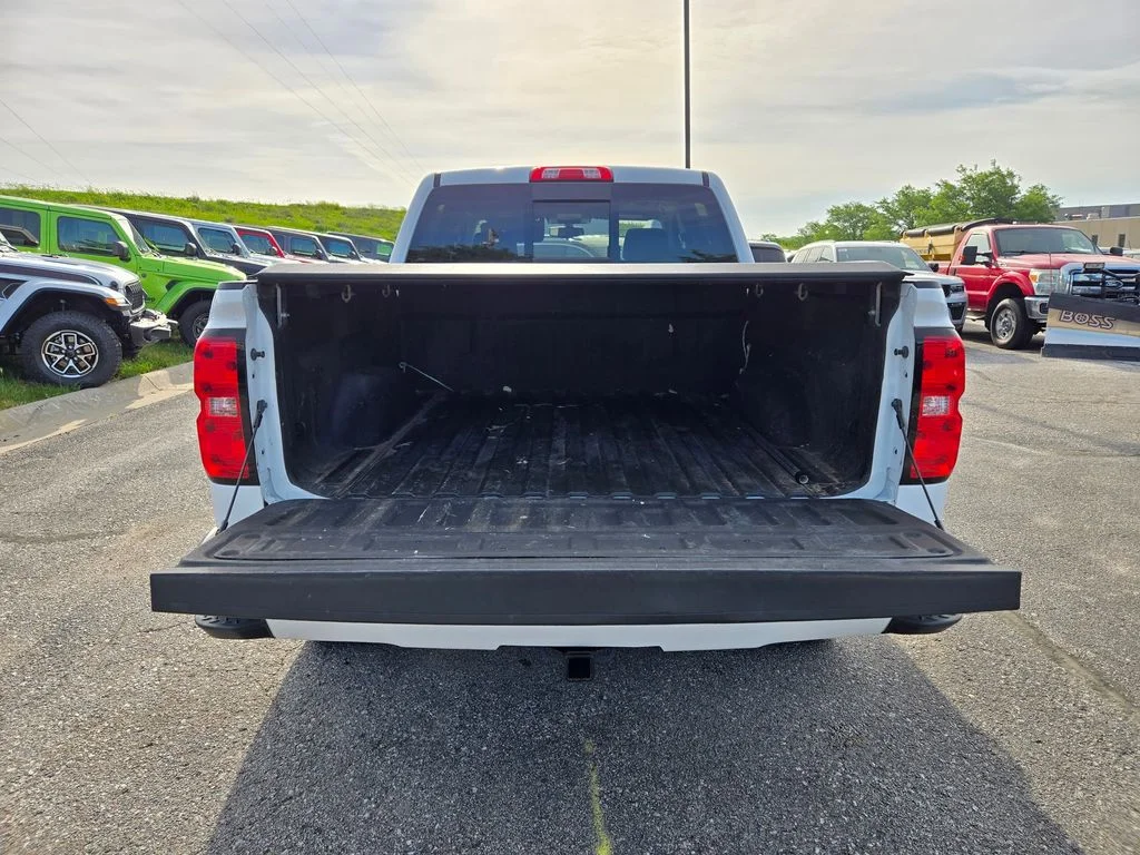Used 2018 White Chevrolet LT image 29