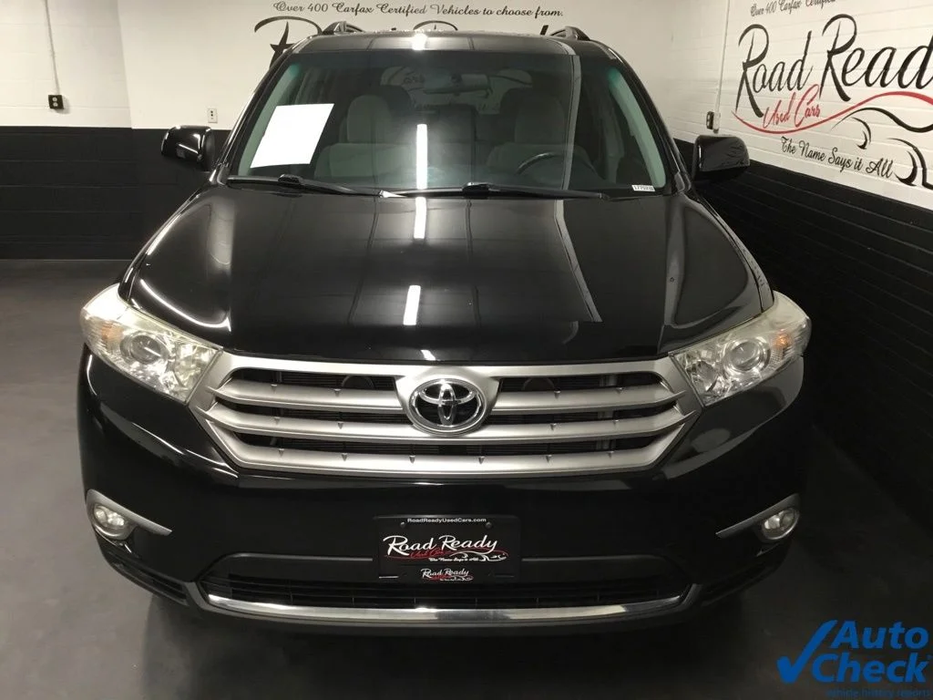 Used 2013 Black Toyota Base Plus V6 image 4
