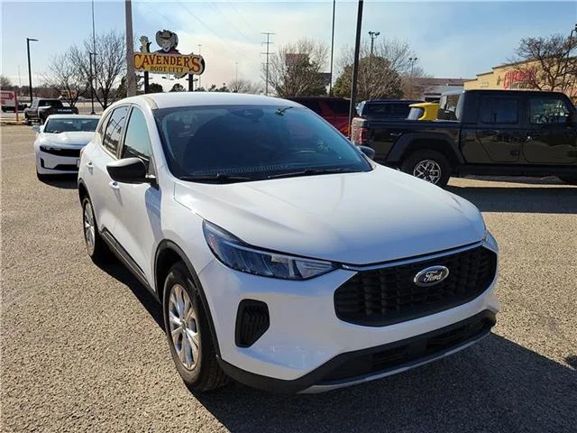 Used 2025 Oxford White Ford Active Front-Wheel Drive image 6