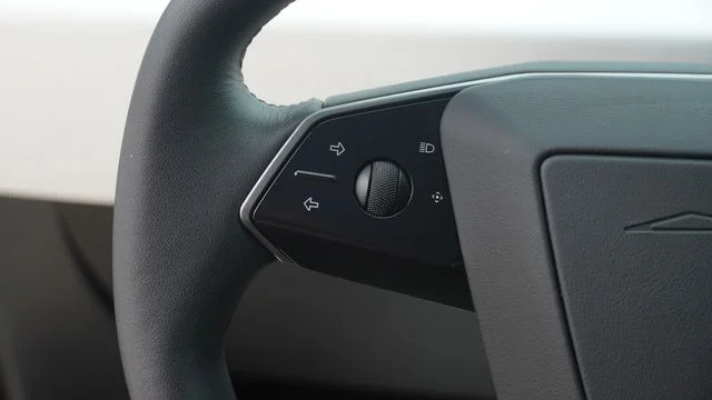 2024 Tesla Cybertruck Base - Photo 27
