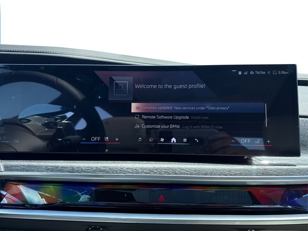 2025 BMW 7 Series 750e - Photo 21