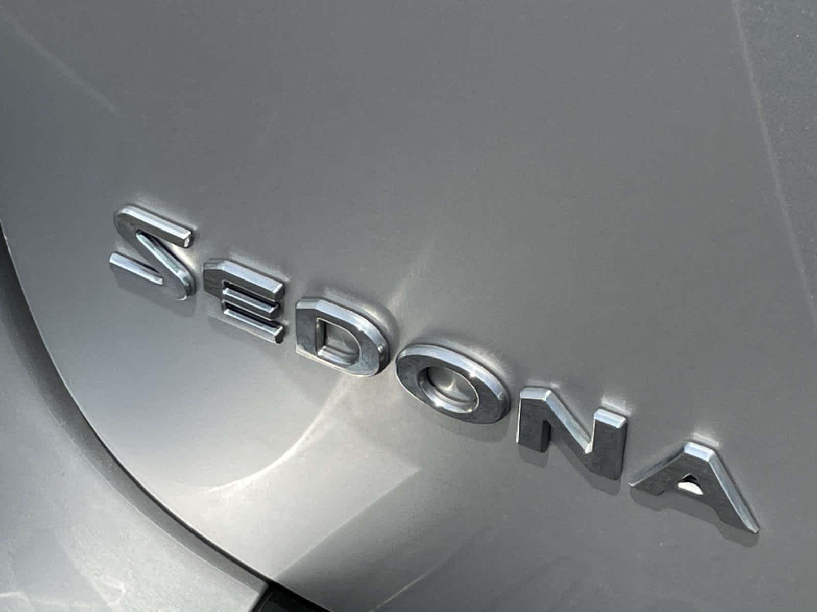 Used 2017 Bright Silver Kia LX image 20