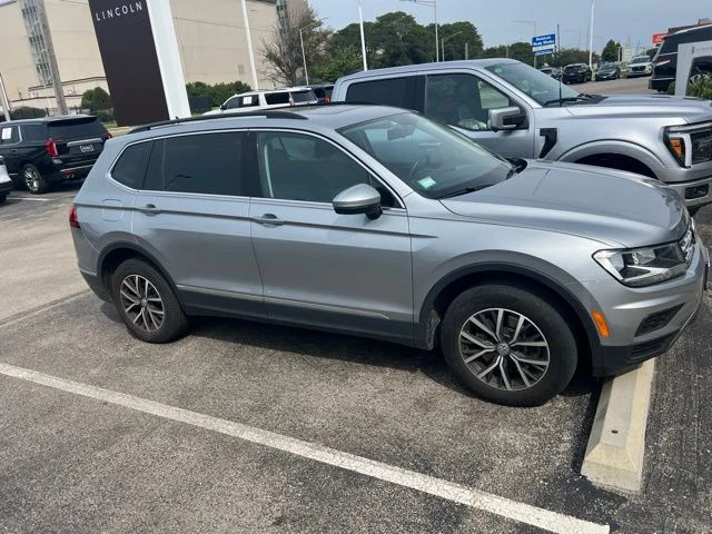 Used 2020 Pyrite Silver Metallic Volkswagen 2.0T SE image 2
