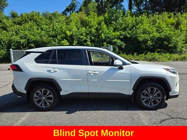 Used 2022 White Toyota XLE Premium image 10