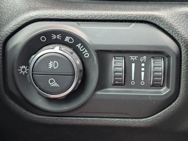 Used 2021 Snazzberry Pearlcoat Jeep Overland image 20