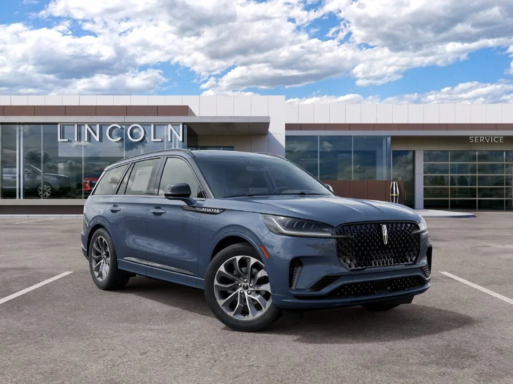 New 2027 Blue Lincoln Premiere image 4