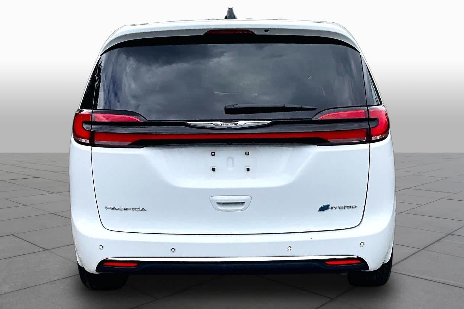 Used 2024 Bright White Clearcoat Chrysler Hybrid Select image 5