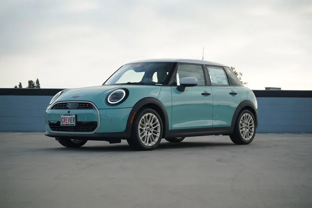 2026 MINI 4 Door Iconic