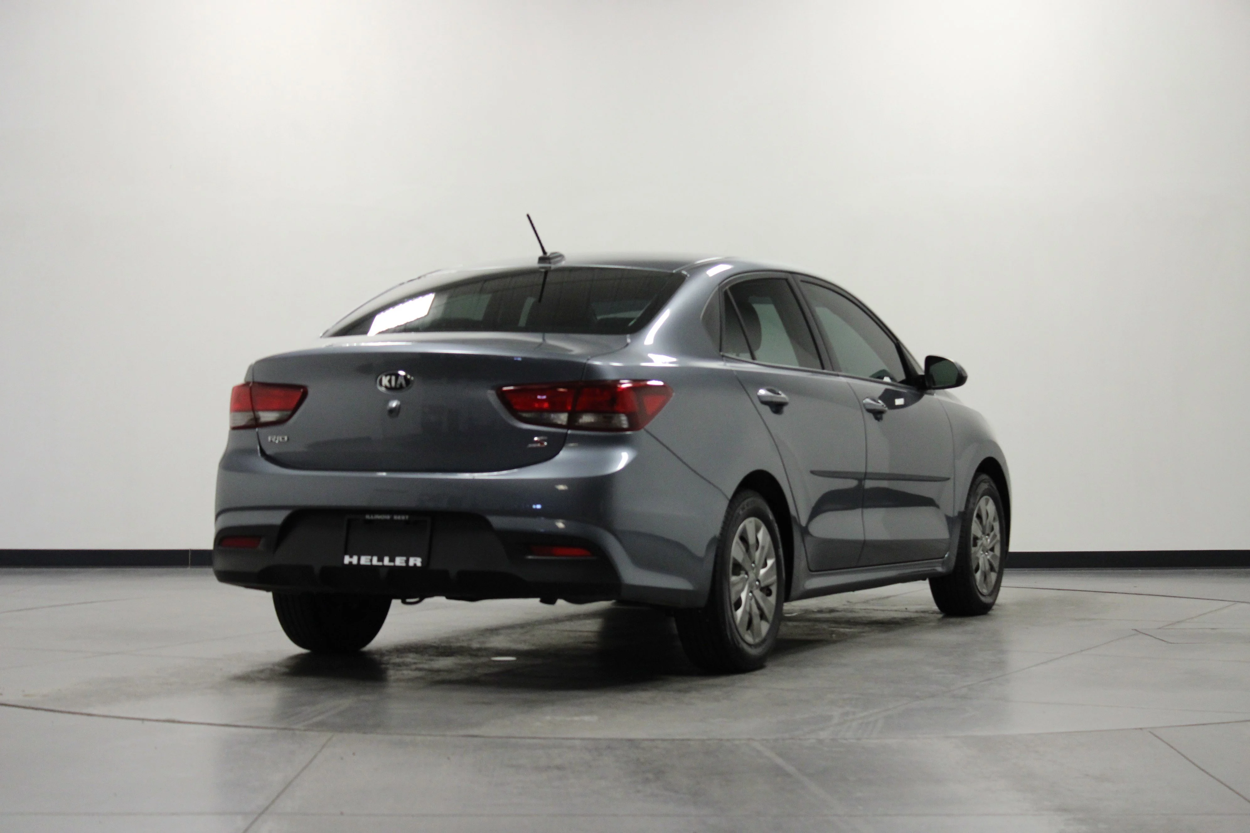 Used 2020 Phantom Gray Kia S image 4