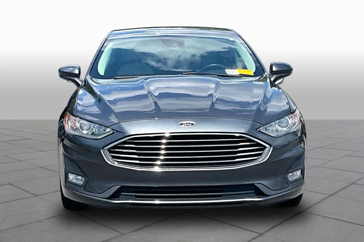 Used 2019 Magnetic Metallic Ford SE image 4