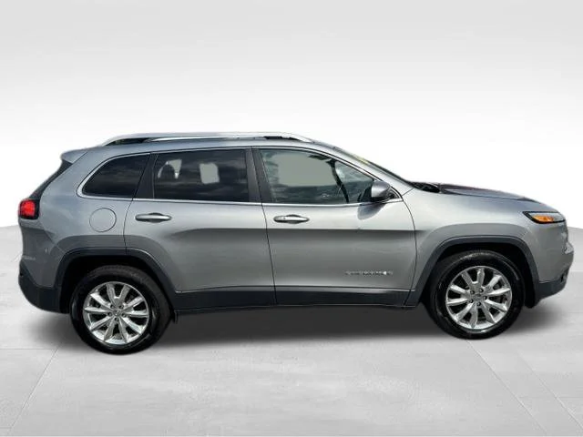 Used 2016 Silver Jeep Limited image 9