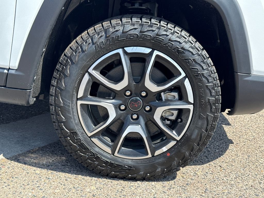 New 2026 Bright White Clear-Coat Exterior Paint Jeep Trailhawk image 7