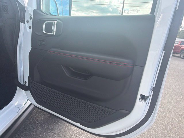 New 2027 Bright White Clear-Coat Paint Jeep Rubicon X image 8