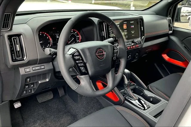 2025 Nissan Frontier PRO-4X - Photo 7