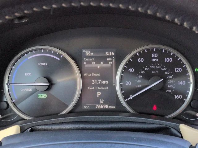 Used 2018 White Lexus 300h image 28