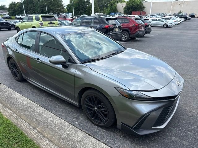Used 2025  Toyota SE image 5