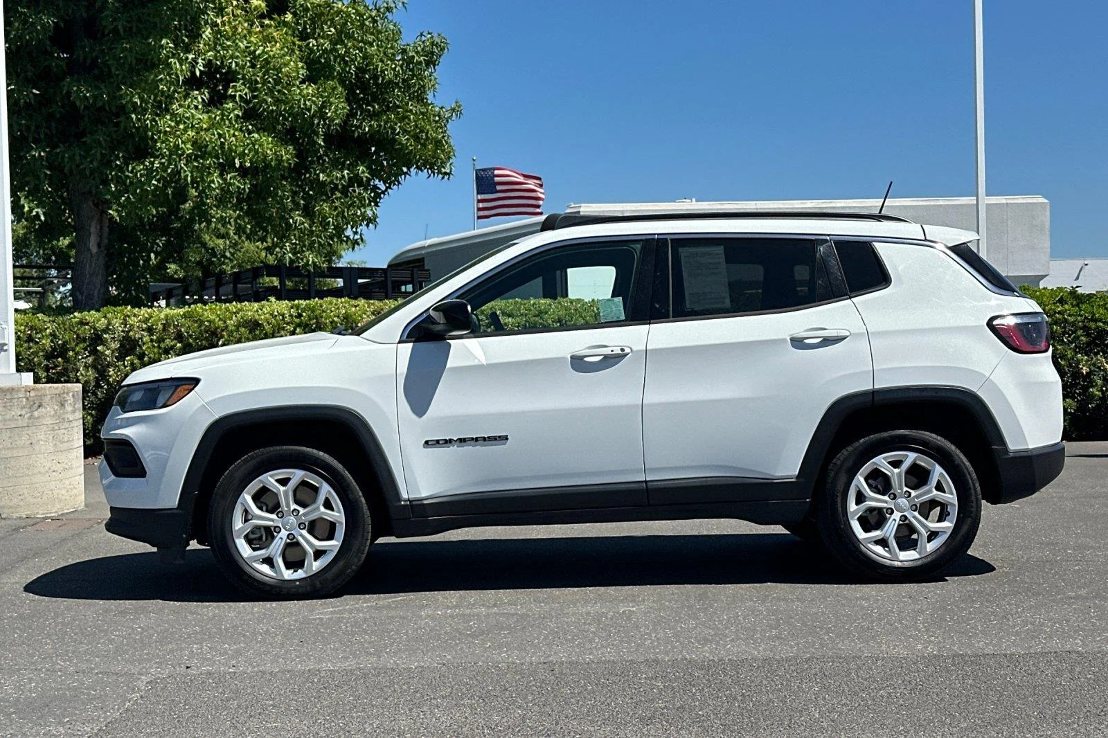 Used 2024 Bright White Clearcoat Jeep Latitude image 7