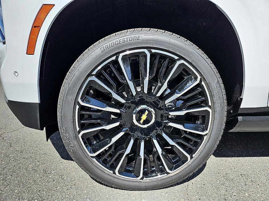 2026 Chevrolet Suburban High Country - Photo 8