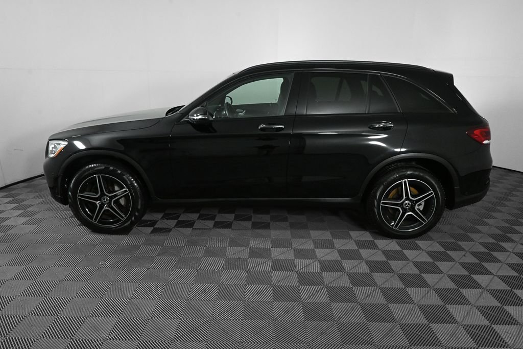 Used 2022 Black Mercedes-Benz GLC 300 image 3