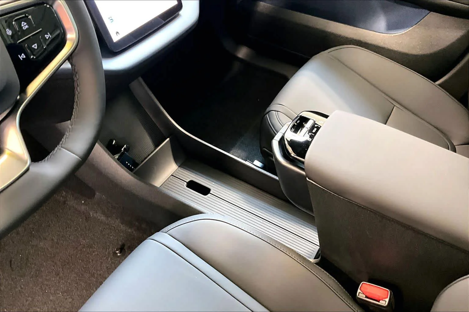New 2026 Vapour Grey Volvo Plus image 10