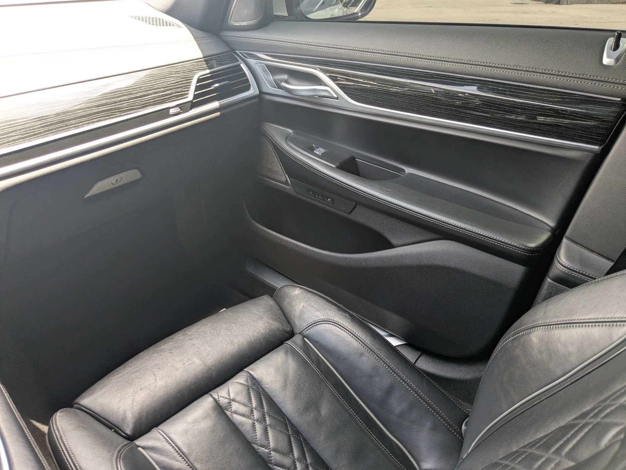 Used 2022 Alpine White BMW 750i xDrive image 20