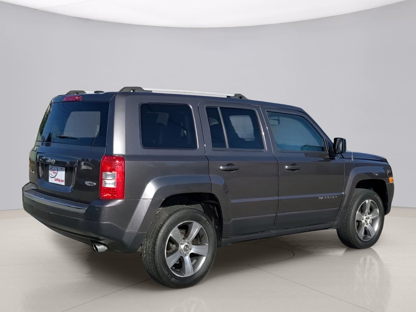 Used 2016 Pewter Jeep LATITUDE image 2