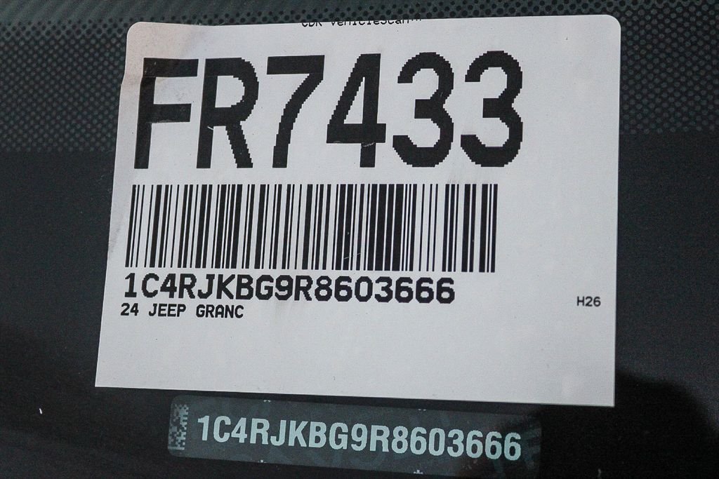 Used 2024 Diamond Black Jeep Limited image 30