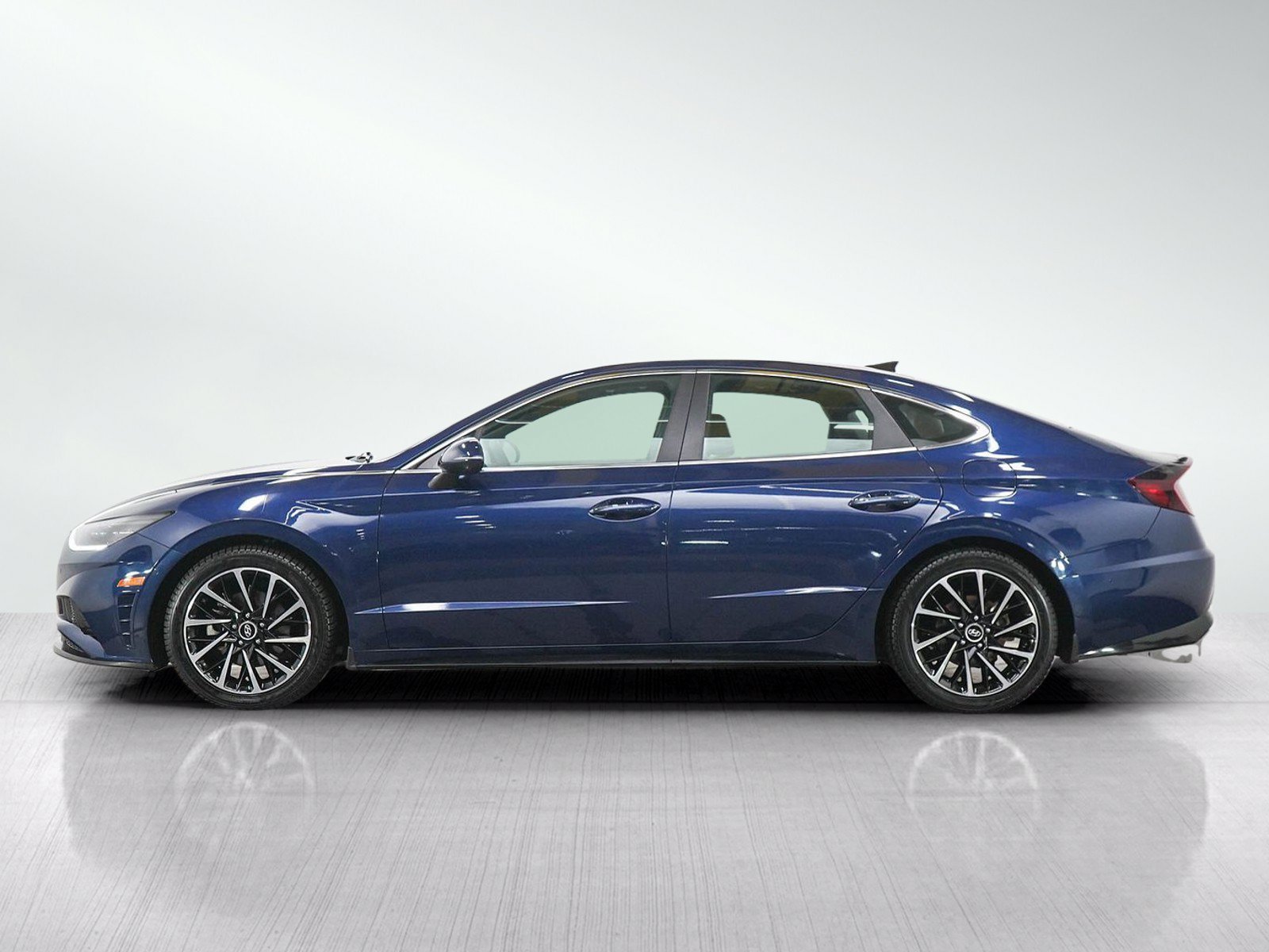 Used 2021 Hyundai Sonata Limited with VIN 5NPEH4J25MH075677 for sale in Burnsville, Minnesota