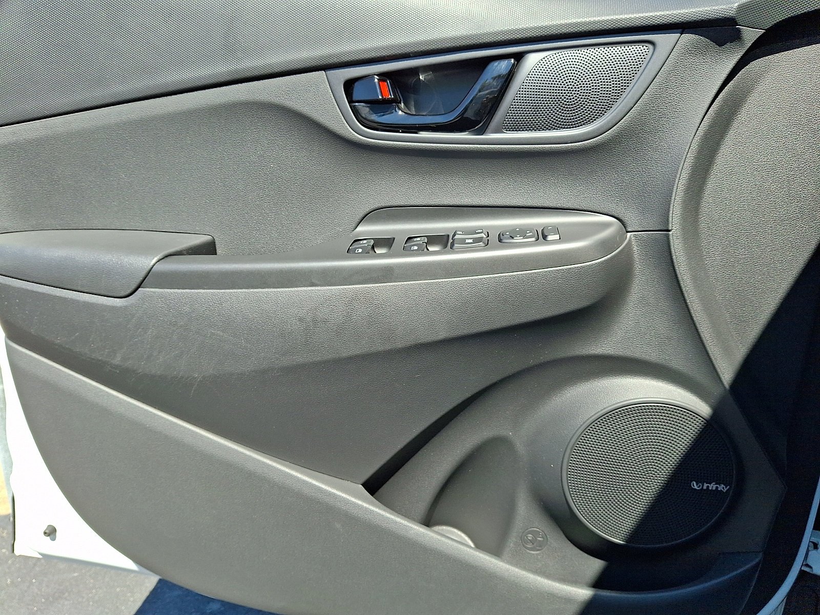 Used 2021 Chalk White Hyundai NIGHT image 11