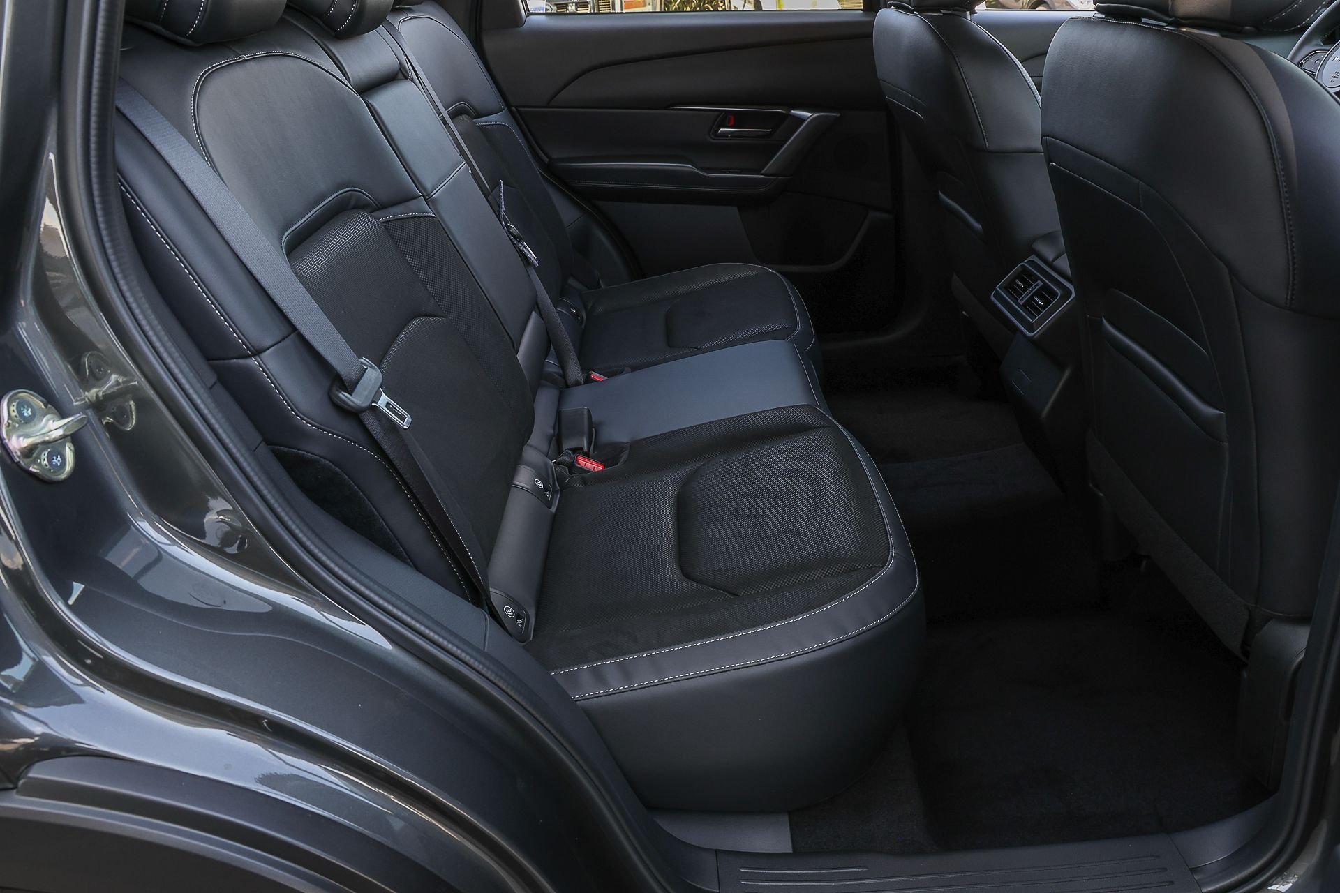 New 2026 Machine Gray Metallic Mazda 2.5 S Select AWD image 27