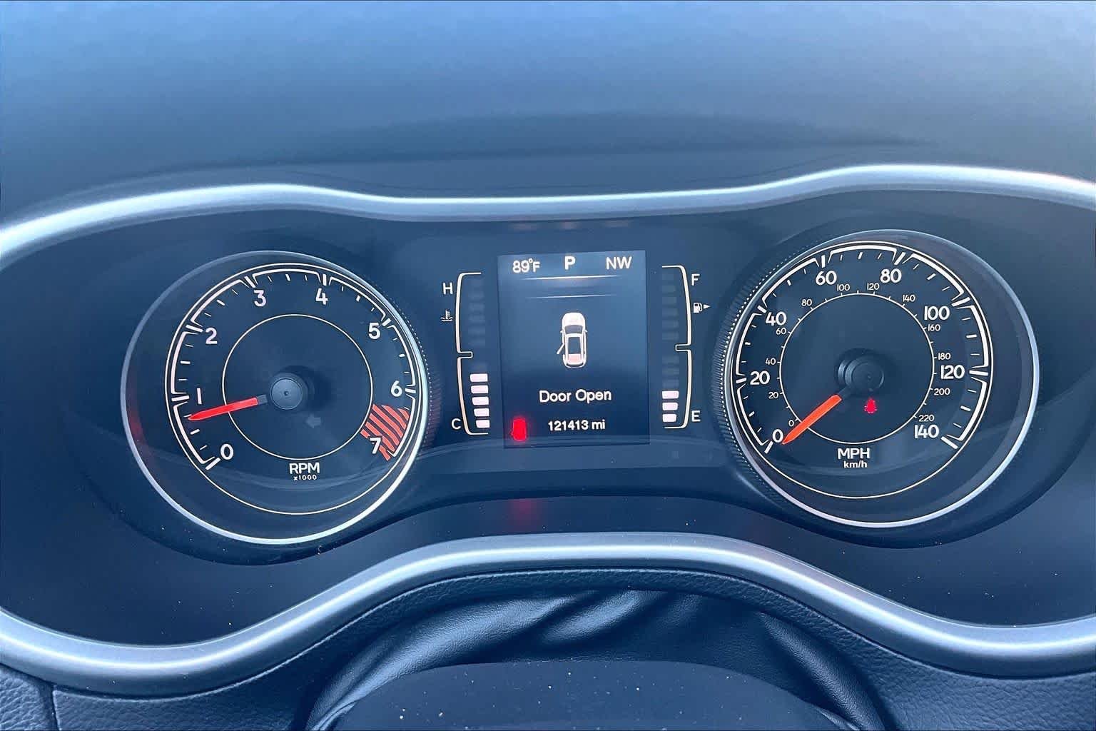 Used 2015 Cashmere Pearlcoat Jeep Sport image 26