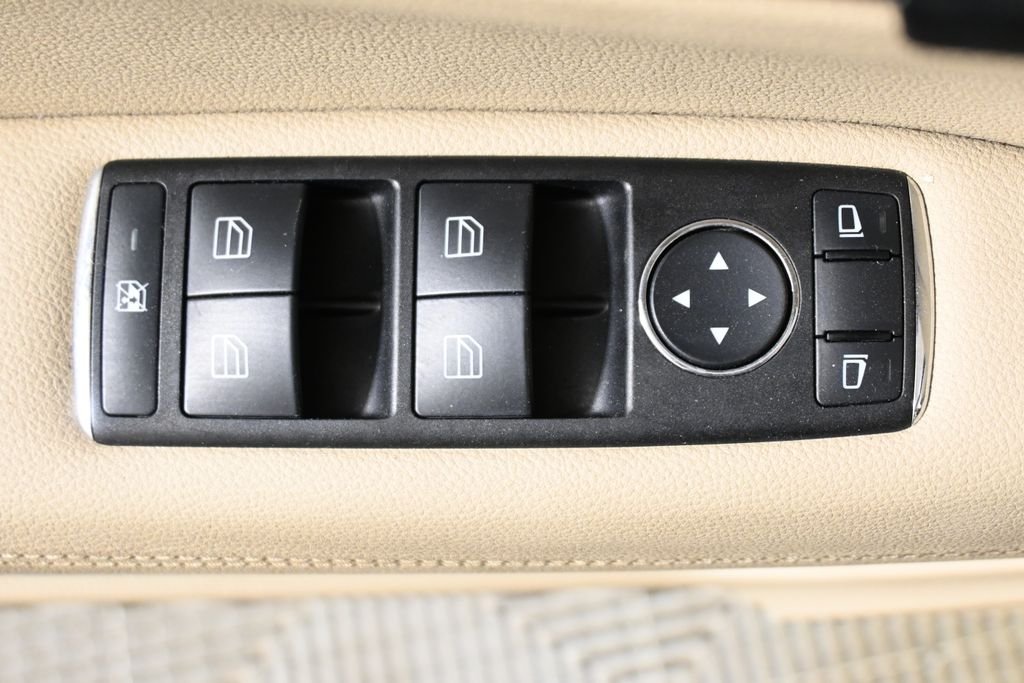 Used 2010 Capri Blue Metallic Mercedes-Benz E 350 image 28