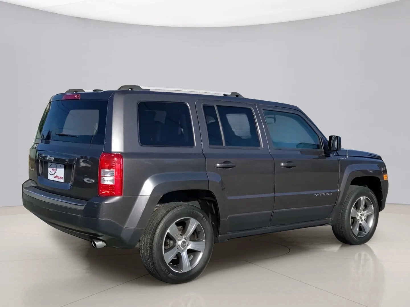 Used 2016 Pewter Jeep LATITUDE image 2