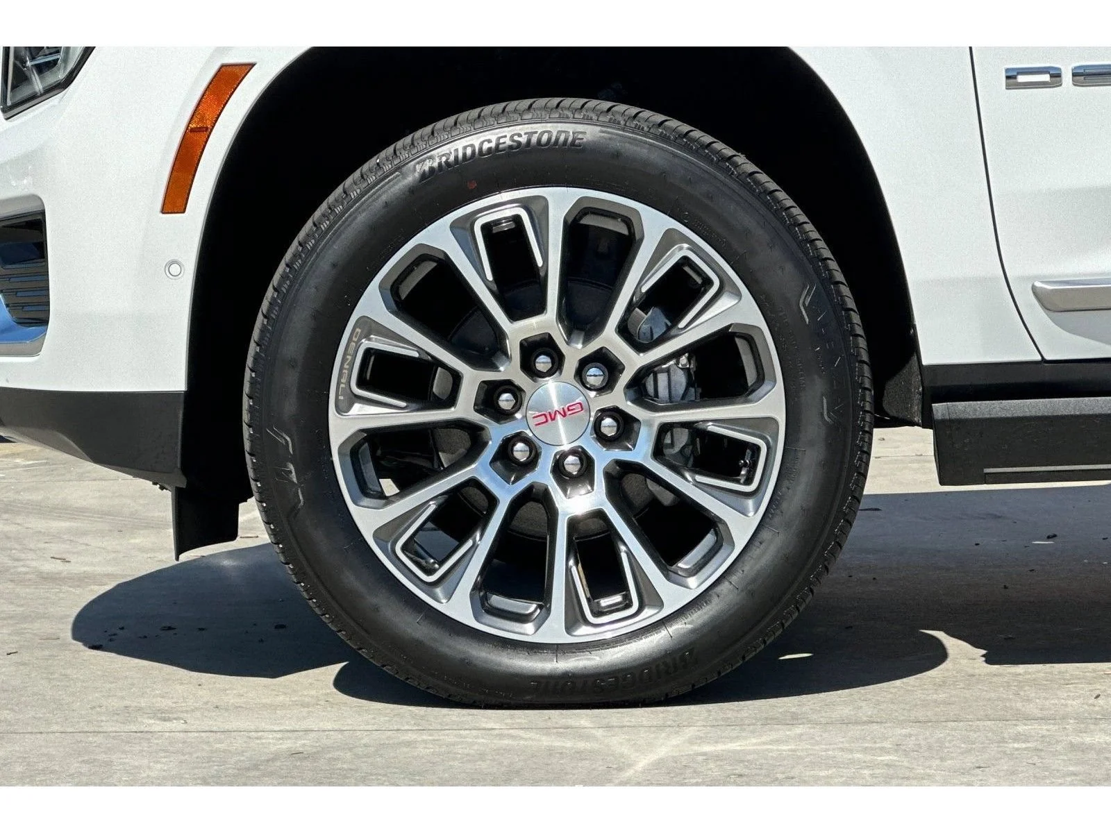 2026 GMC Yukon XL Denali - Photo 25