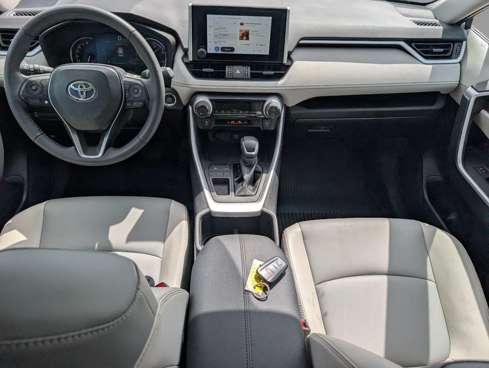 Used 2024 Silver Sky Metallic Toyota XLE Premium image 32