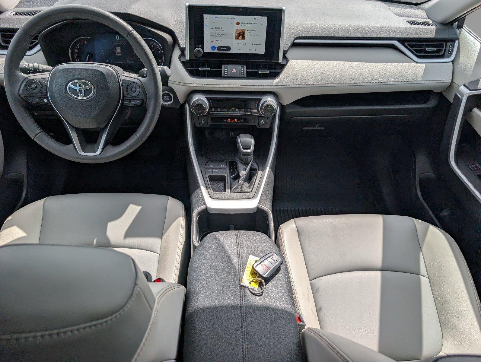 Used 2024 Silver Sky Metallic Toyota XLE Premium image 32