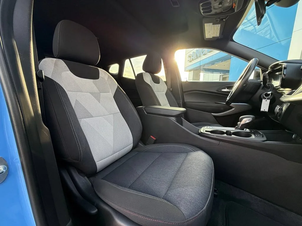 Used 2024 Fountain Blue Chevrolet 1RS image 15